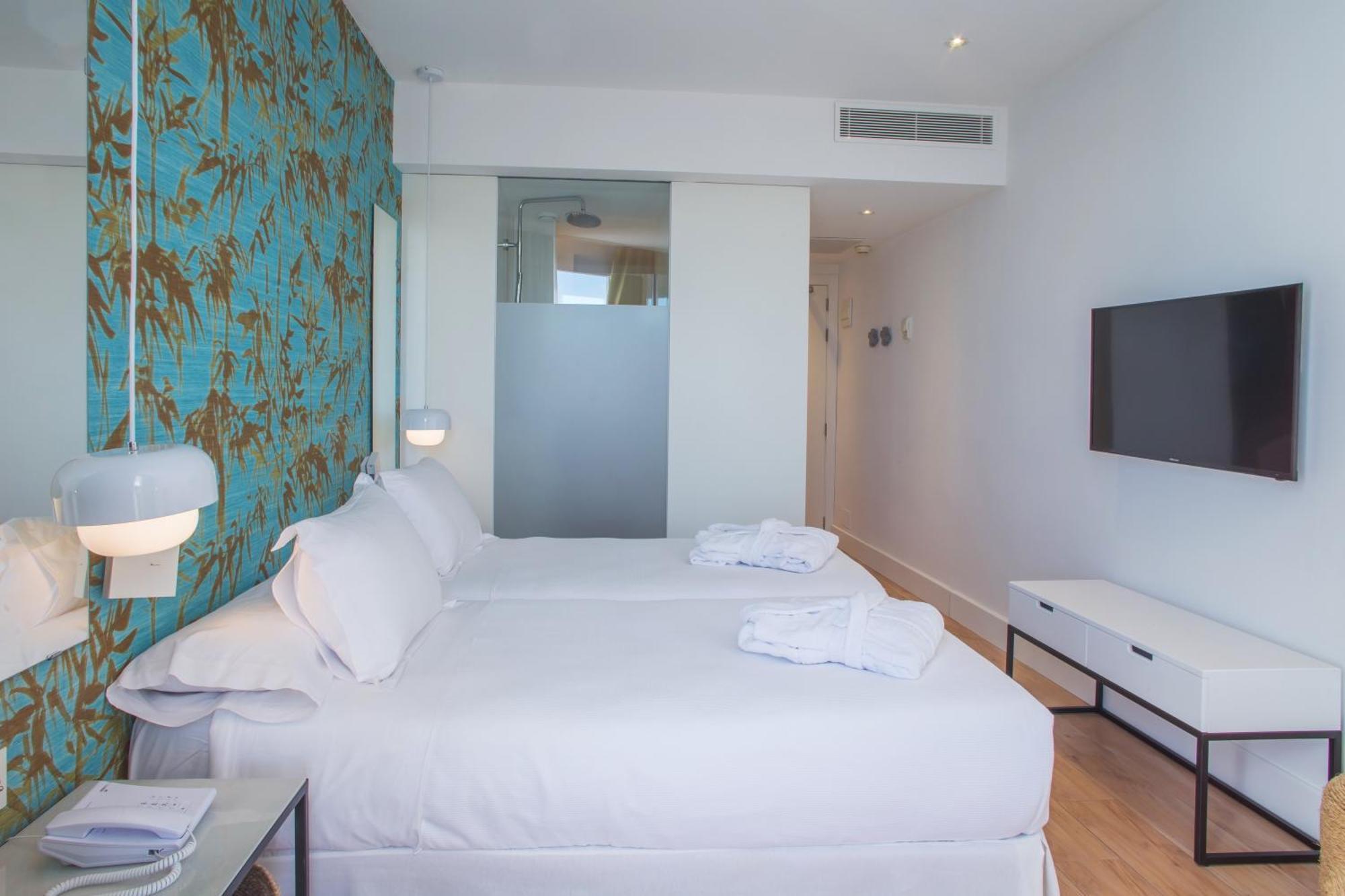 Premium Twin Room Side Sea View Balcony