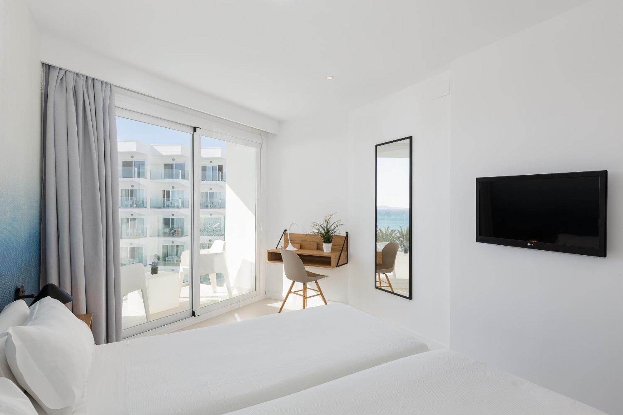 Zweibettzimmer mit seitlichem Meerblick und Balkon (3 Erwachsene)