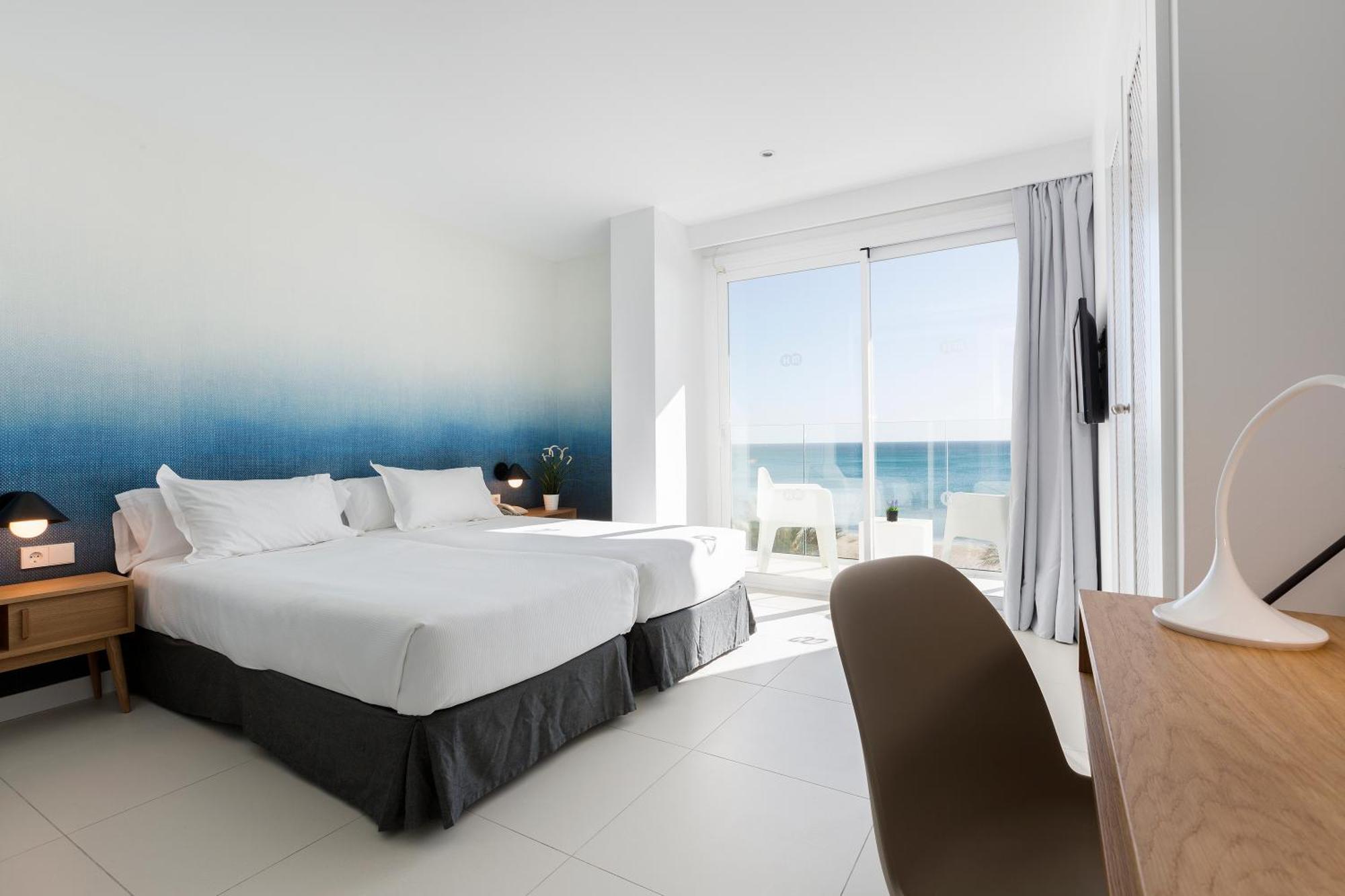 Zweibettzimmer mit Meerblick und Balkon